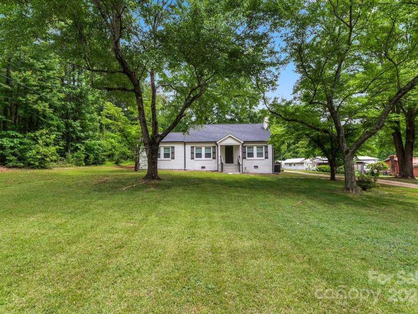 2376 US 321 Highway, Newton, NC 28658.  MLS# CAR4256416, YatesRealty ID 26359. 