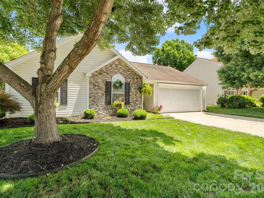 3917 Laurel View Circle, Indian Trail, NC 28079.  MLS# CAR4379839, YatesRealty ID 26359. 