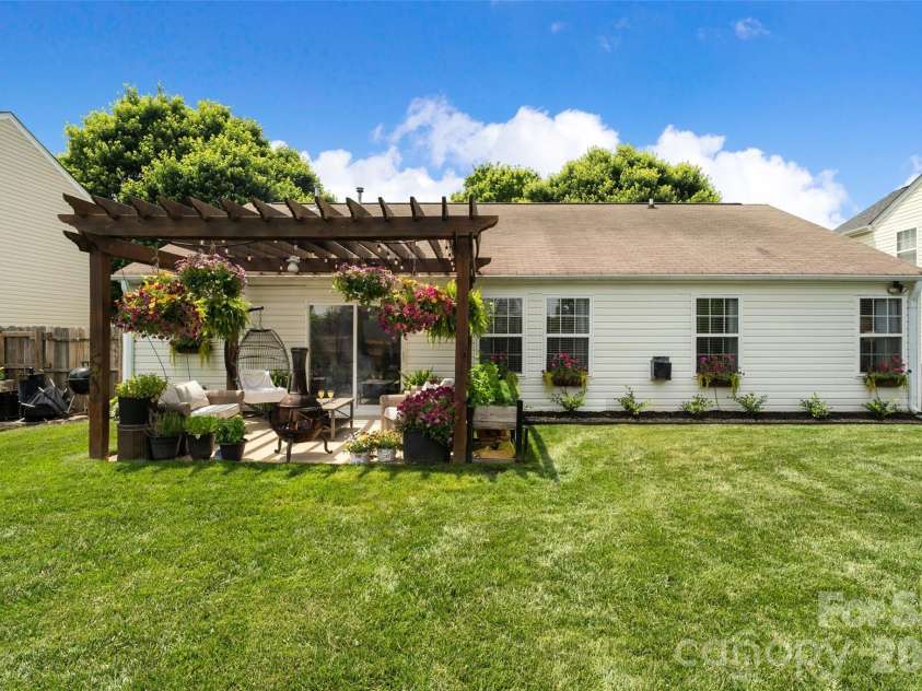 3917 Laurel View Circle, Indian Trail, NC 28079.  MLS# CAR4379839, YatesRealty ID 26359. 