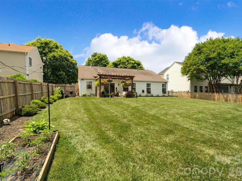 3917 Laurel View Circle, Indian Trail, NC 28079.  MLS# CAR4379839, YatesRealty ID 26359. 