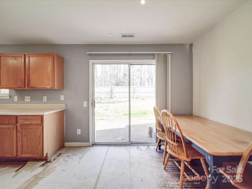 5414 Peachwood Drive, Charlotte, NC 28216.  MLS# CAR4231512, YatesRealty ID 2636. 