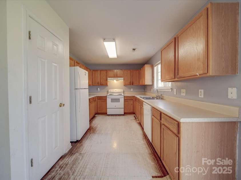 5414 Peachwood Drive, Charlotte, NC 28216.  MLS# CAR4231512, YatesRealty ID 2636. 