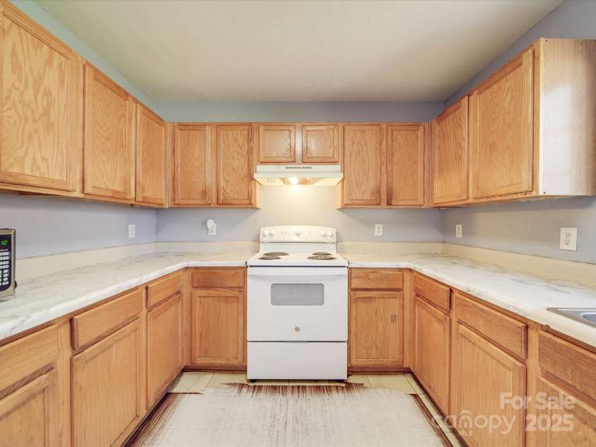 5414 Peachwood Drive, Charlotte, NC 28216.  MLS# CAR4231512, YatesRealty ID 2636. 