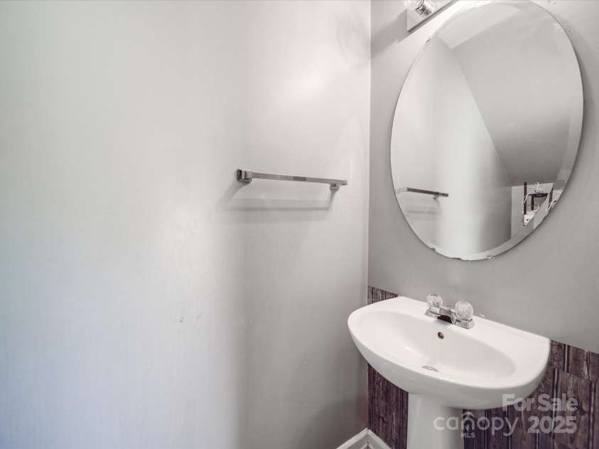 5414 Peachwood Drive, Charlotte, NC 28216.  MLS# CAR4231512, YatesRealty ID 2636. 