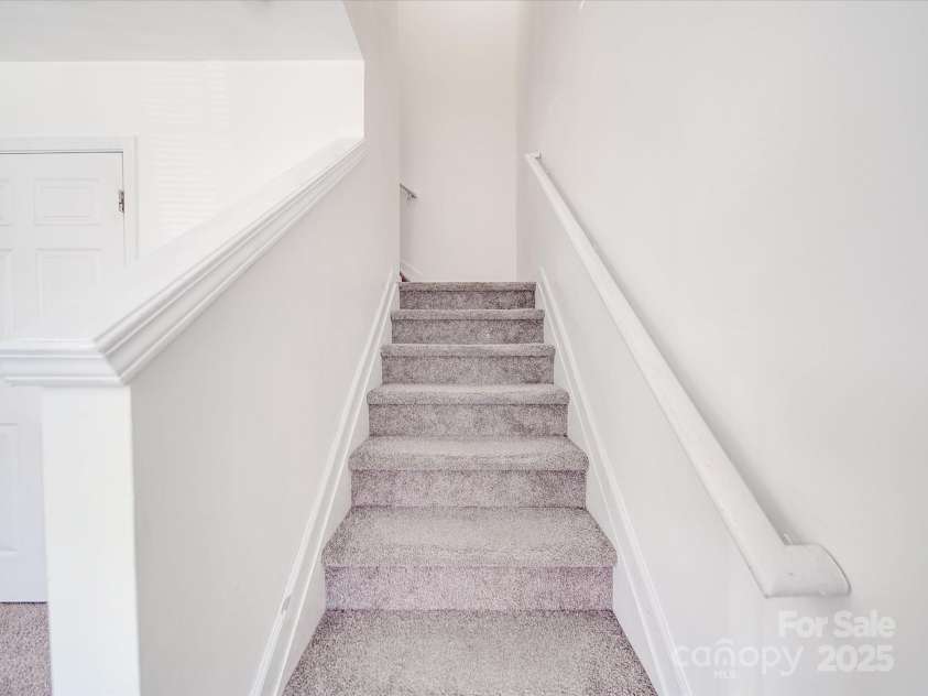 5414 Peachwood Drive, Charlotte, NC 28216.  MLS# CAR4231512, YatesRealty ID 2636. 