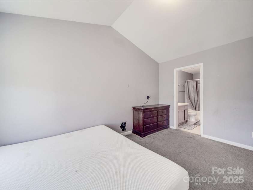 5414 Peachwood Drive, Charlotte, NC 28216.  MLS# CAR4231512, YatesRealty ID 2636. 