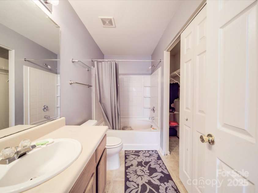 5414 Peachwood Drive, Charlotte, NC 28216.  MLS# CAR4231512, YatesRealty ID 2636. 