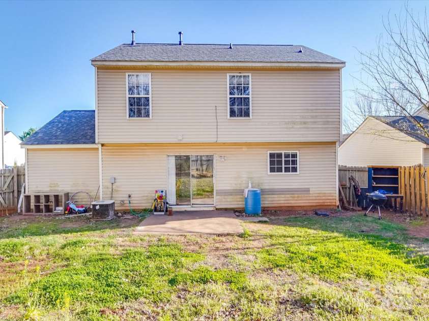 5414 Peachwood Drive, Charlotte, NC 28216.  MLS# CAR4231512, YatesRealty ID 2636. 