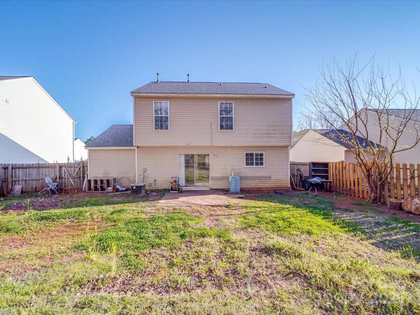 5414 Peachwood Drive, Charlotte, NC 28216.  MLS# CAR4231512, YatesRealty ID 2636. 