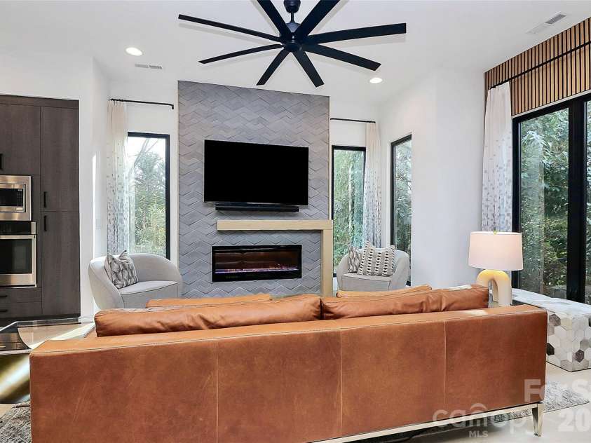 2718 Davidson Street, Charlotte, NC 28205.  MLS# CAR4383218, YatesRealty ID 26360. 