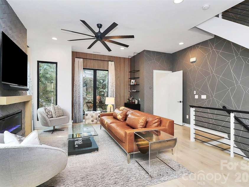 2718 Davidson Street, Charlotte, NC 28205.  MLS# CAR4383218, YatesRealty ID 26360. 