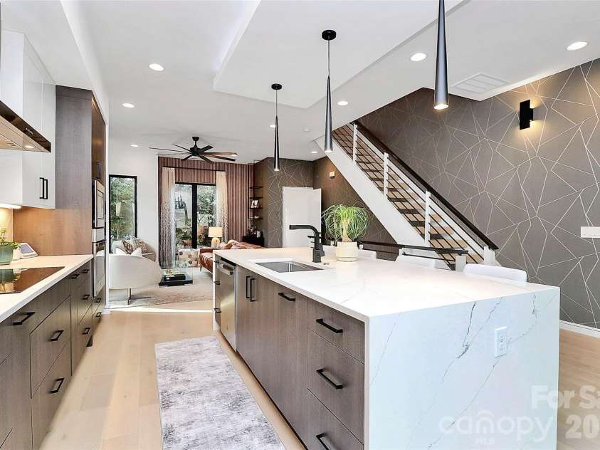 2718 Davidson Street, Charlotte, NC 28205.  MLS# CAR4383218, YatesRealty ID 26360. 