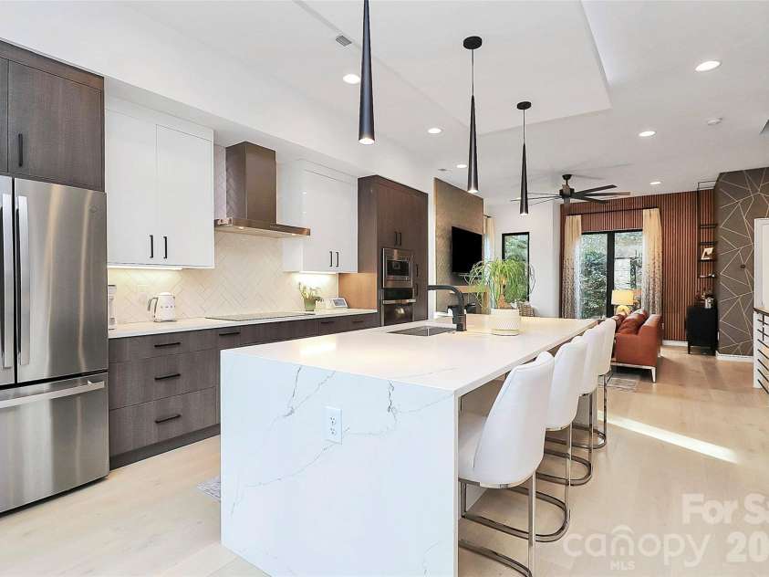 2718 Davidson Street, Charlotte, NC 28205.  MLS# CAR4383218, YatesRealty ID 26360. 