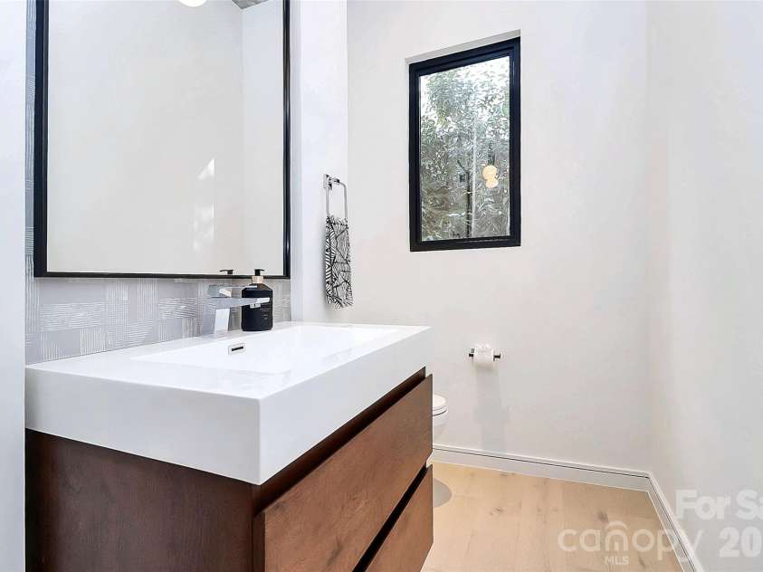 2718 Davidson Street, Charlotte, NC 28205.  MLS# CAR4383218, YatesRealty ID 26360. 