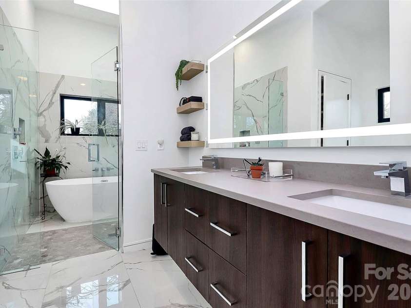 2718 Davidson Street, Charlotte, NC 28205.  MLS# CAR4383218, YatesRealty ID 26360. 
