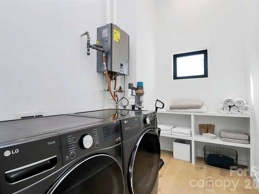 2718 Davidson Street, Charlotte, NC 28205.  MLS# CAR4383218, YatesRealty ID 26360. 