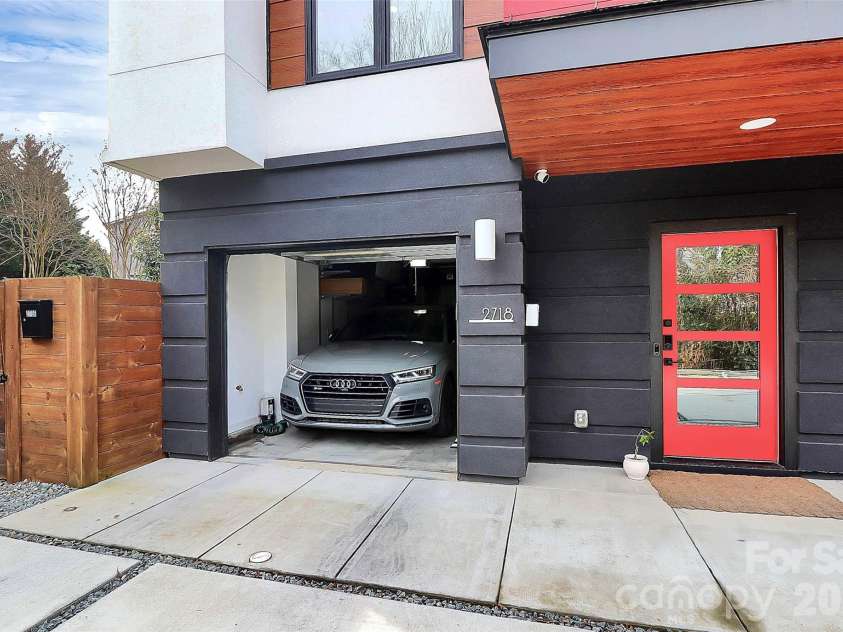 2718 Davidson Street, Charlotte, NC 28205.  MLS# CAR4383218, YatesRealty ID 26360. 