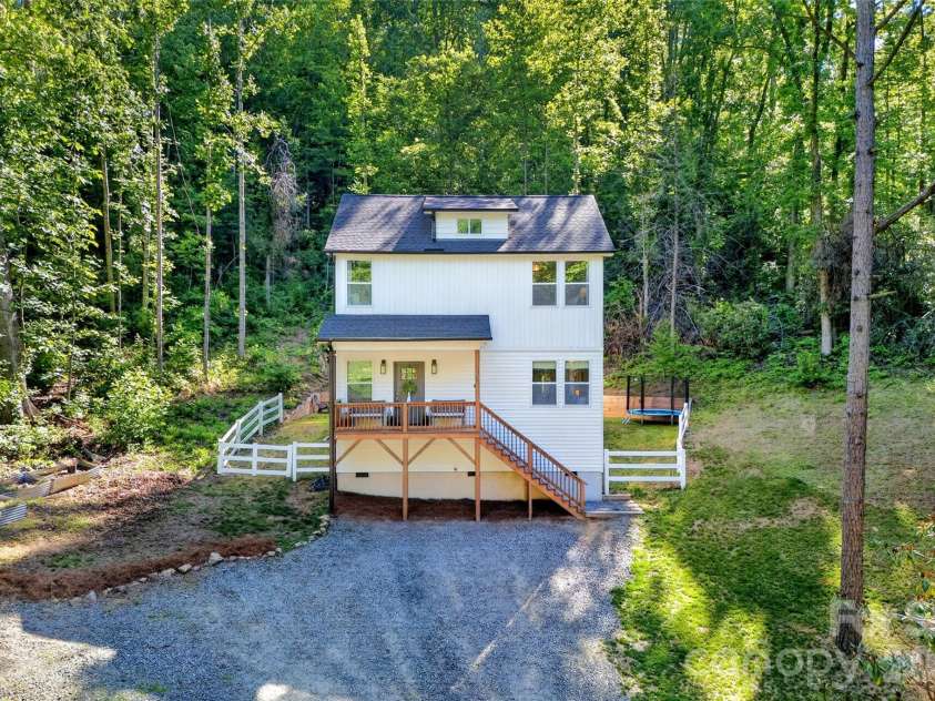 215 David Ridge Road, Black Mountain, NC 28711.  MLS# CAR4384978, YatesRealty ID 26361. 