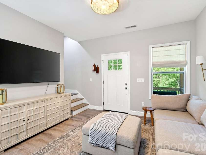215 David Ridge Road, Black Mountain, NC 28711.  MLS# CAR4384978, YatesRealty ID 26361. 