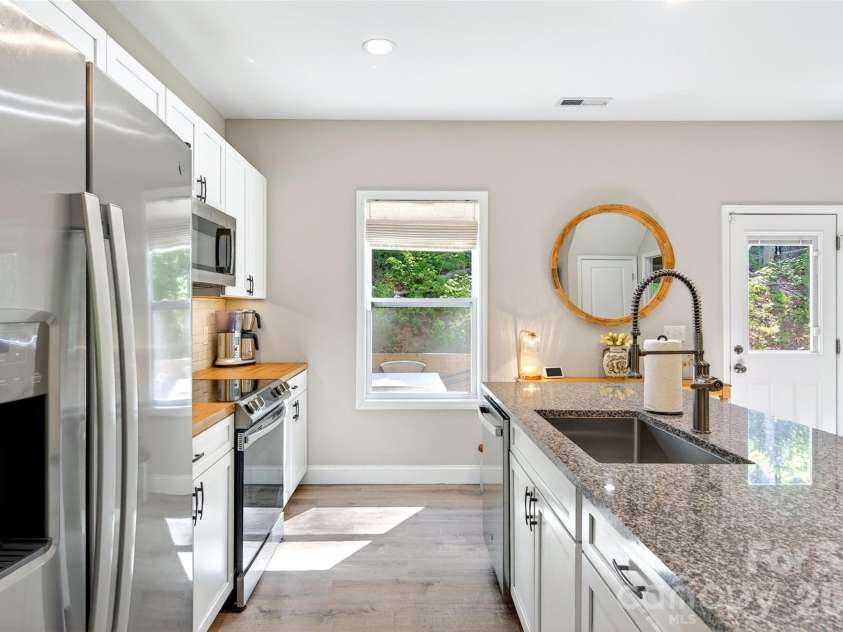 215 David Ridge Road, Black Mountain, NC 28711.  MLS# CAR4384978, YatesRealty ID 26361. 