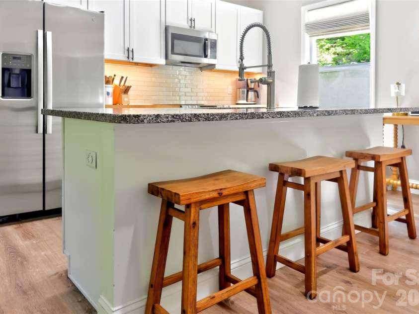 215 David Ridge Road, Black Mountain, NC 28711.  MLS# CAR4384978, YatesRealty ID 26361. 