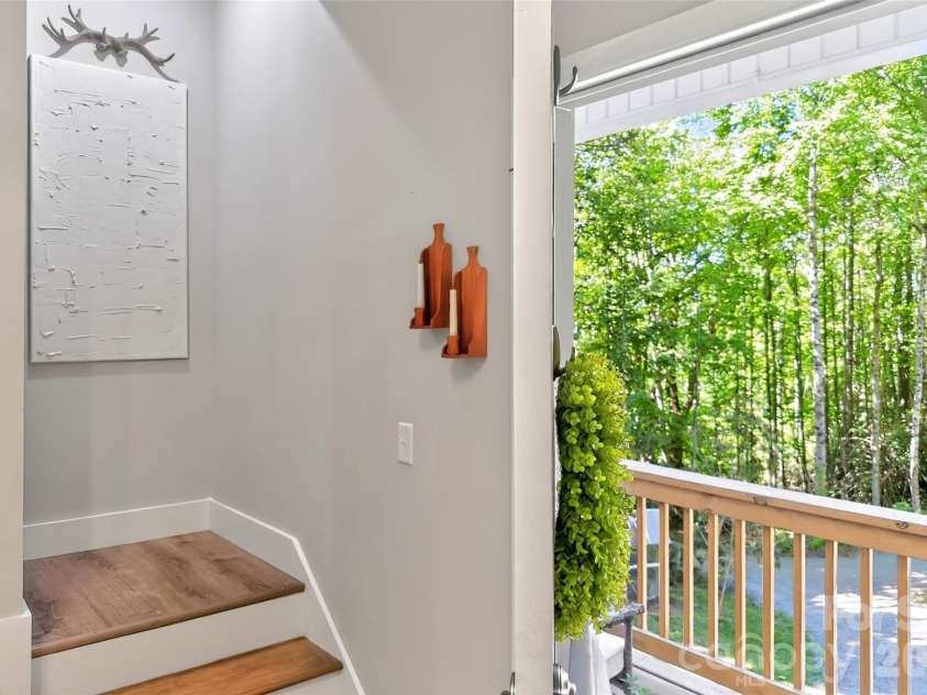 215 David Ridge Road, Black Mountain, NC 28711.  MLS# CAR4384978, YatesRealty ID 26361. 