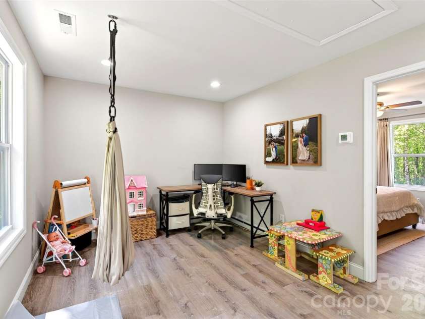 215 David Ridge Road, Black Mountain, NC 28711.  MLS# CAR4384978, YatesRealty ID 26361. 