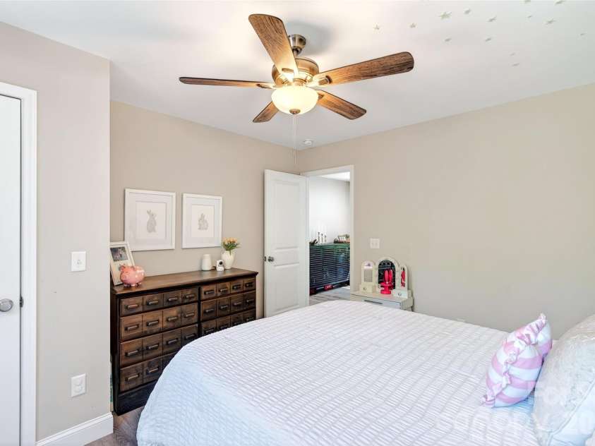 215 David Ridge Road, Black Mountain, NC 28711.  MLS# CAR4384978, YatesRealty ID 26361. 