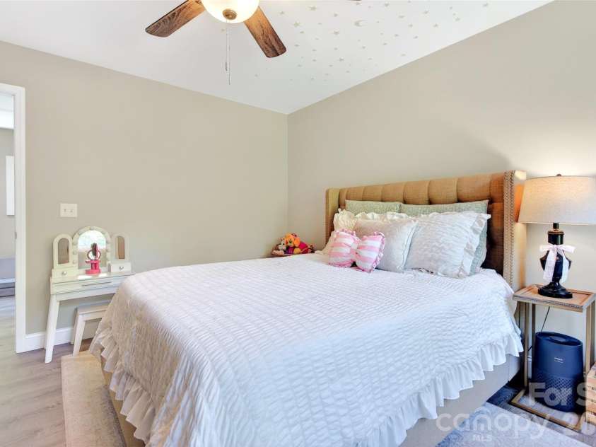215 David Ridge Road, Black Mountain, NC 28711.  MLS# CAR4384978, YatesRealty ID 26361. 