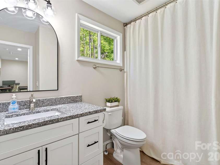 215 David Ridge Road, Black Mountain, NC 28711.  MLS# CAR4384978, YatesRealty ID 26361. 