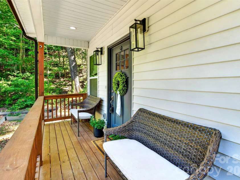 215 David Ridge Road, Black Mountain, NC 28711.  MLS# CAR4384978, YatesRealty ID 26361. 