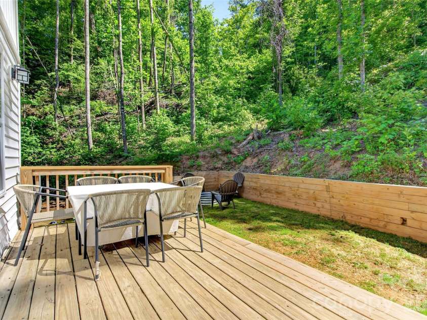 215 David Ridge Road, Black Mountain, NC 28711.  MLS# CAR4384978, YatesRealty ID 26361. 