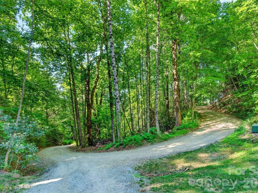 215 David Ridge Road, Black Mountain, NC 28711.  MLS# CAR4384978, YatesRealty ID 26361. 
