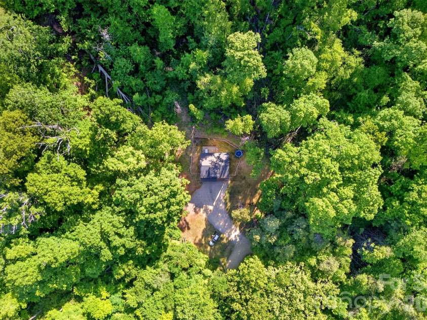 215 David Ridge Road, Black Mountain, NC 28711.  MLS# CAR4384978, YatesRealty ID 26361. 