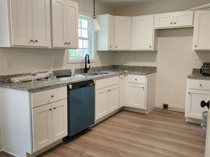723 Taylor Street, Rock Hill, SC 29730.  MLS# CAR4276065, YatesRealty ID 26363. Kitchen