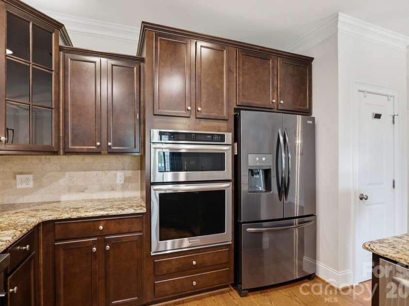 5566 Village Drive, Concord, NC 28027.  MLS# CAR4381902, YatesRealty ID 26364. Granite with back splash and Stainless appliances