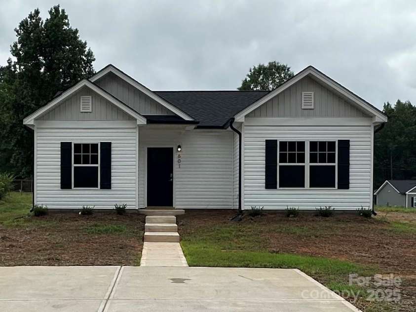 601 Queens Road, Gastonia, NC 28052.  MLS# CAR4255829, YatesRealty ID 26365. 