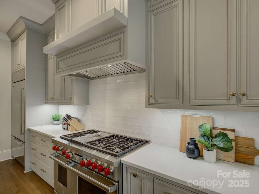 2440 Vail Avenue, Charlotte, NC 28207.  MLS# CAR4278926, YatesRealty ID 26366. 