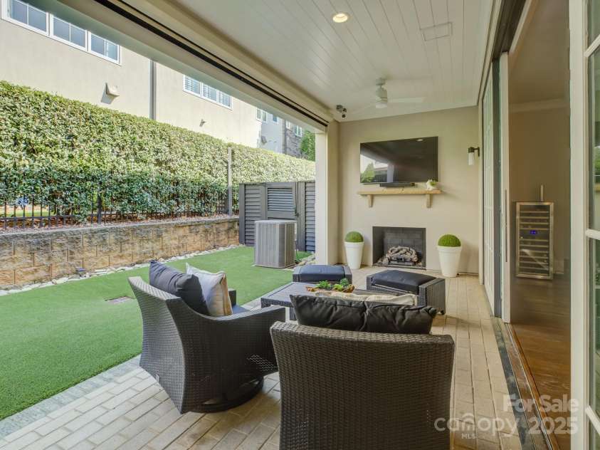 2440 Vail Avenue, Charlotte, NC 28207.  MLS# CAR4278926, YatesRealty ID 26366. 