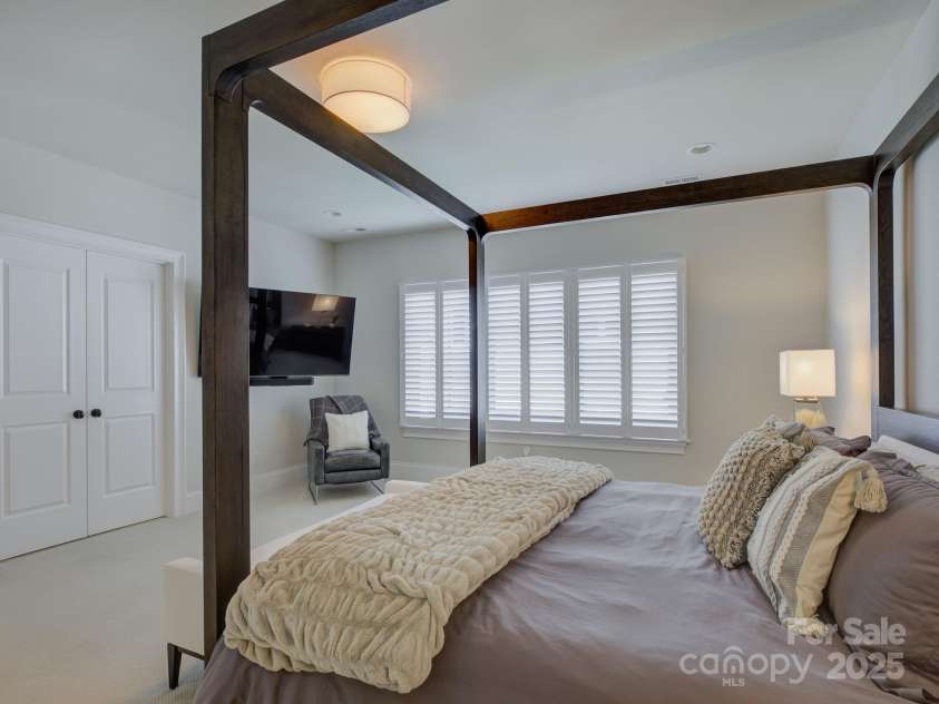 2440 Vail Avenue, Charlotte, NC 28207.  MLS# CAR4278926, YatesRealty ID 26366. 