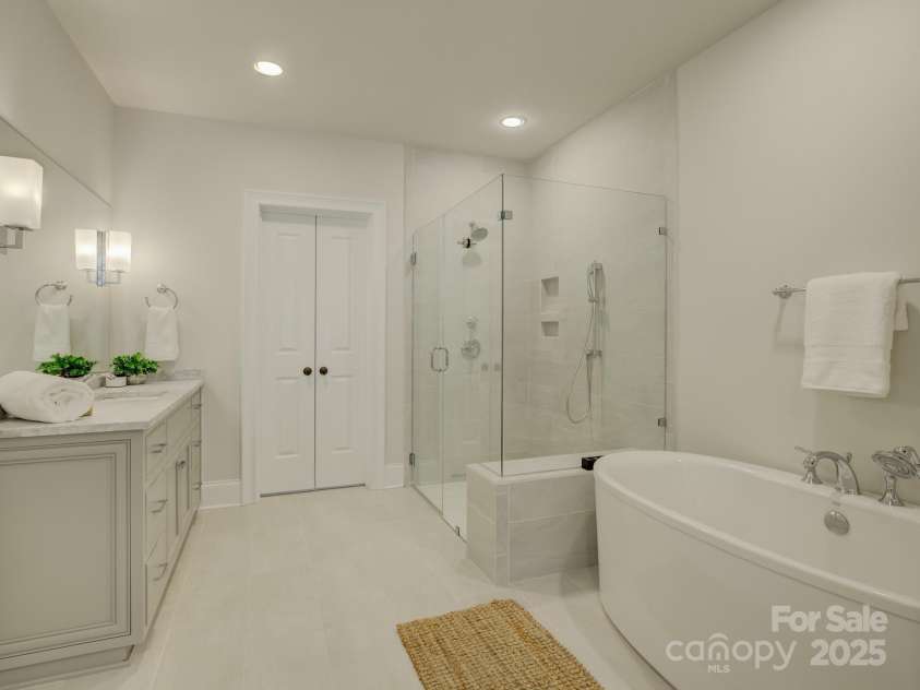 2440 Vail Avenue, Charlotte, NC 28207.  MLS# CAR4278926, YatesRealty ID 26366. 