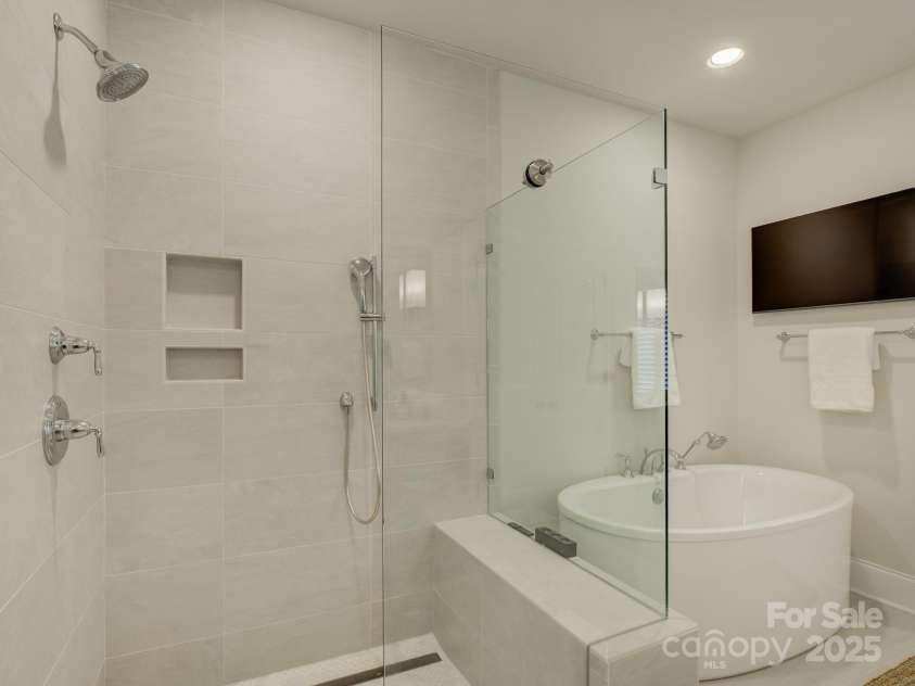 2440 Vail Avenue, Charlotte, NC 28207.  MLS# CAR4278926, YatesRealty ID 26366. 