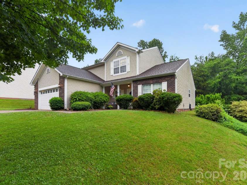 714 Rocky Grove Glen, York, SC 29745.  MLS# CAR4384658, YatesRealty ID 26366. 