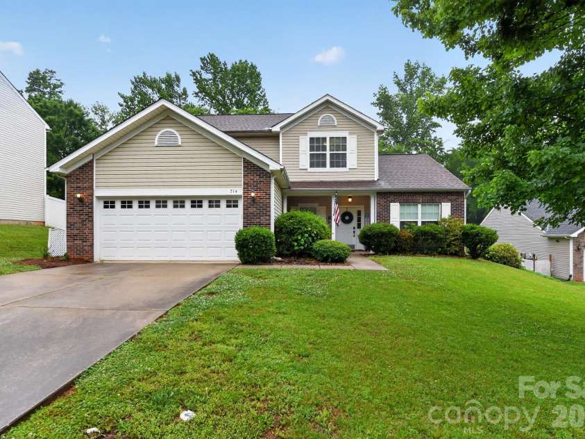 714 Rocky Grove Glen, York, SC 29745.  MLS# CAR4384658, YatesRealty ID 26366. 