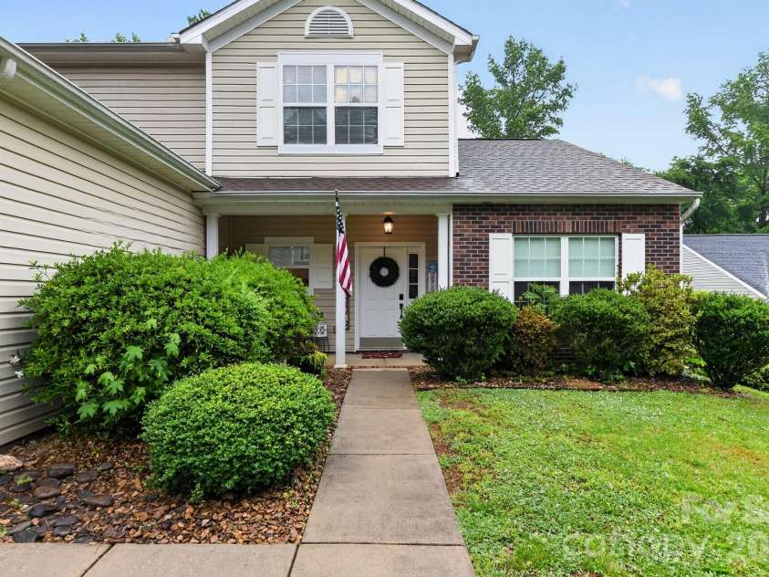 714 Rocky Grove Glen, York, SC 29745.  MLS# CAR4384658, YatesRealty ID 26366. 