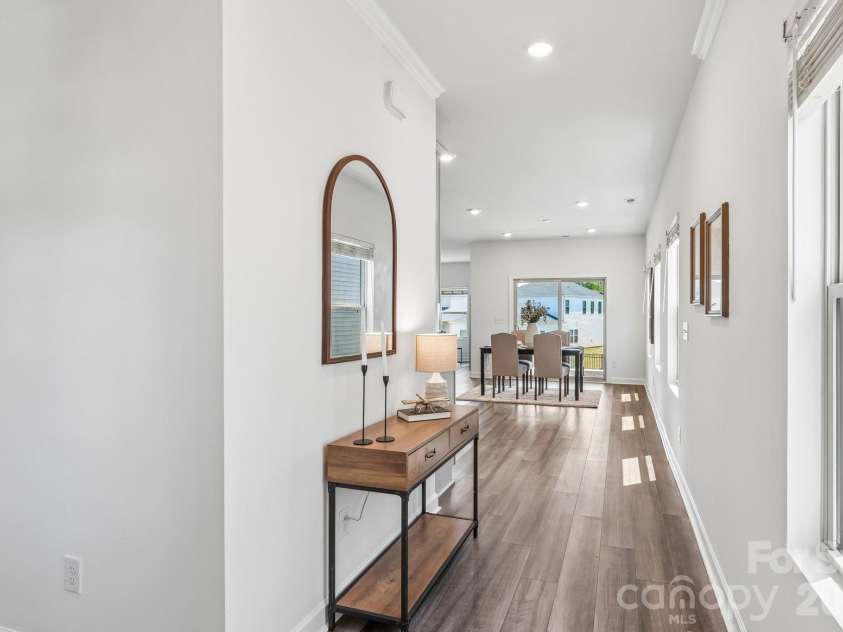 11912 Red Leaf Drive, Charlotte, NC 28215.  MLS# CAR4380337, YatesRealty ID 26367. 