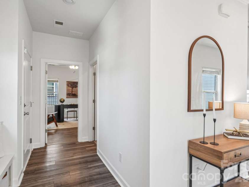 11912 Red Leaf Drive, Charlotte, NC 28215.  MLS# CAR4380337, YatesRealty ID 26367. 