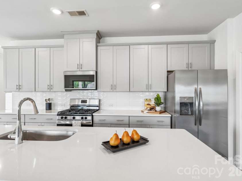 11912 Red Leaf Drive, Charlotte, NC 28215.  MLS# CAR4380337, YatesRealty ID 26367. 