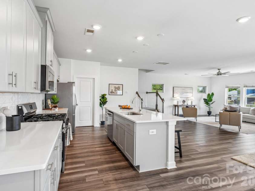11912 Red Leaf Drive, Charlotte, NC 28215.  MLS# CAR4380337, YatesRealty ID 26367. 