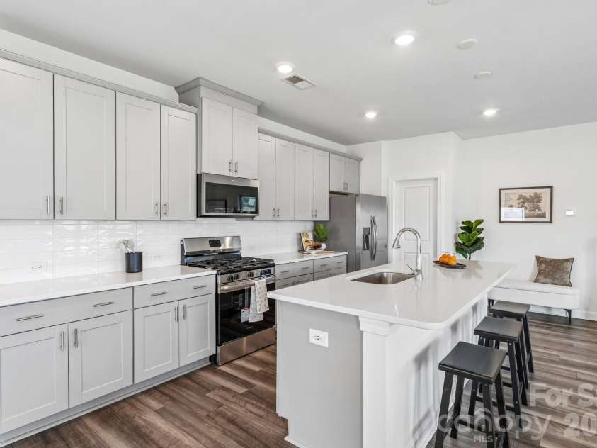 11912 Red Leaf Drive, Charlotte, NC 28215.  MLS# CAR4380337, YatesRealty ID 26367. 